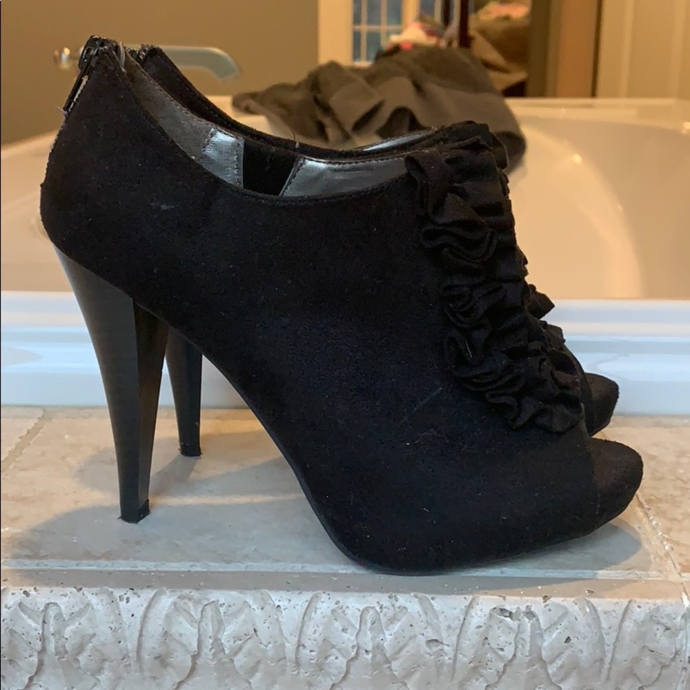 Black high heeled booties! FERGALICIOUS by Fergie!